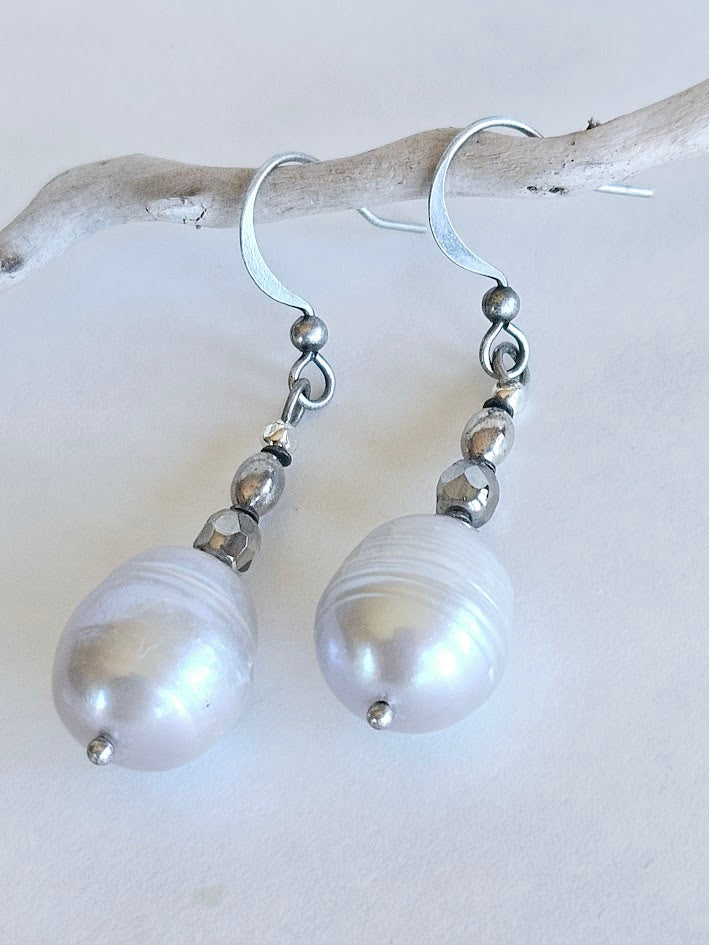 Pearly Night Earrings